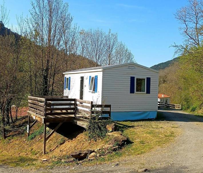 Location de vacances pour 6 personnes, avec terrasse ainsi que jardin et piscine, animaux acceptés à Rennes-les-Bains - 2