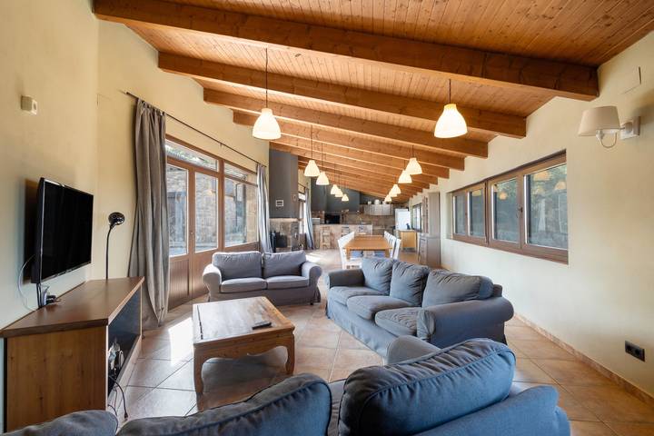 Chalet para 18 personas, con Balcón además de Jardín y Piscina para niños en Provincia de Barcelona - 3