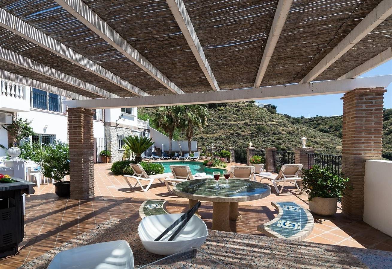Villa 'Esmeralda' met Uitzicht op Zee, Wi-Fi en Airconditioning in Salobreña, Costa Tropical