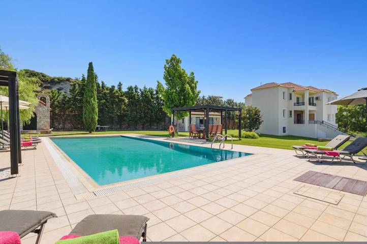 Villa per 8 persone, con Balcone e Terrazza nonché Giardino e Sauna in Simi