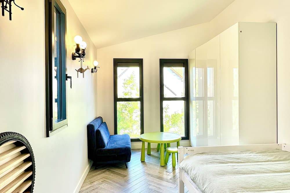 Greenery House near Paris in Bagneux, Hauts-de-Seine