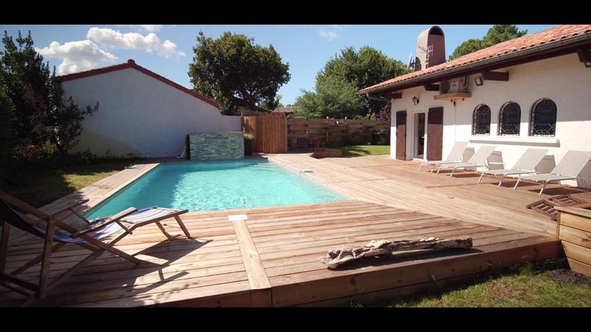 Villa pour 11 personnes, avec Jacuzzi et Terrasse ainsi que Jardin et Piscine à Mimizan
