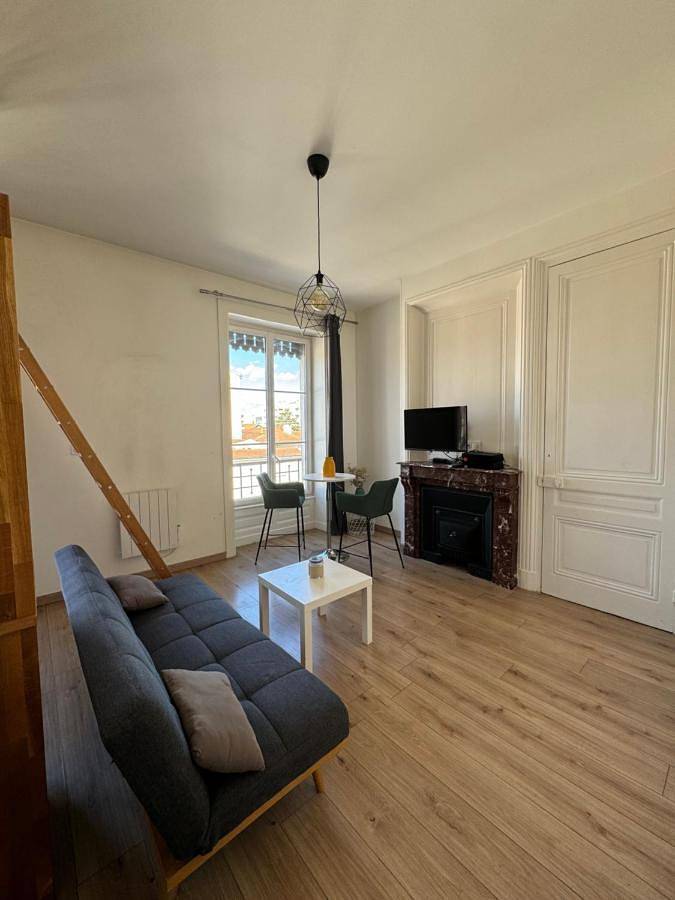 Gîte pour 4 personnes à Tassin-la-Demi-Lune - 2