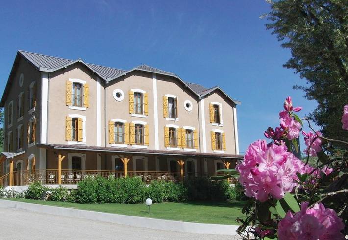 Hôtel pour 3 personnes, avec piscine et jardin, animaux acceptés à Cransac - 2