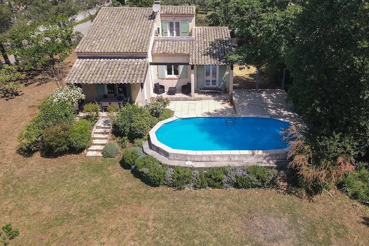 Location de vacances pour 8 personnes, avec jardin et terrasse à Saint-Michel-d'Euzet