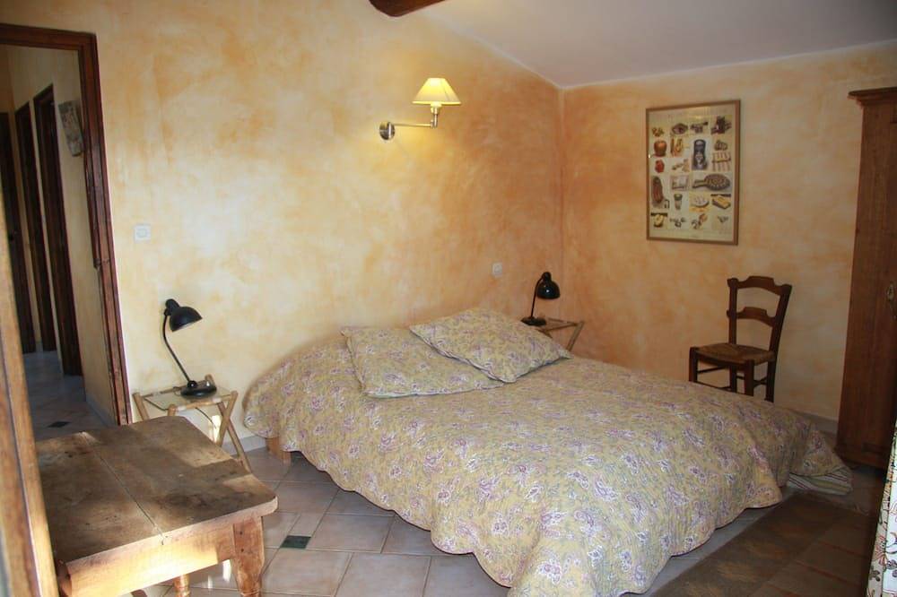Maison en pierre, jardin, Pool, village viticole ,proche Montpellier ,pas chien in Lauret, Côte méditerranéenne (France)