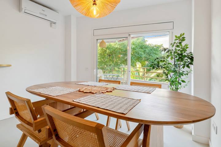 Ganze Wohnung, Ferienwohnung 'Cambrils Front De Mer' mit Gemeinschaftspool, Terrasse und Klimaanlage in Vilafortuny, Cambrils