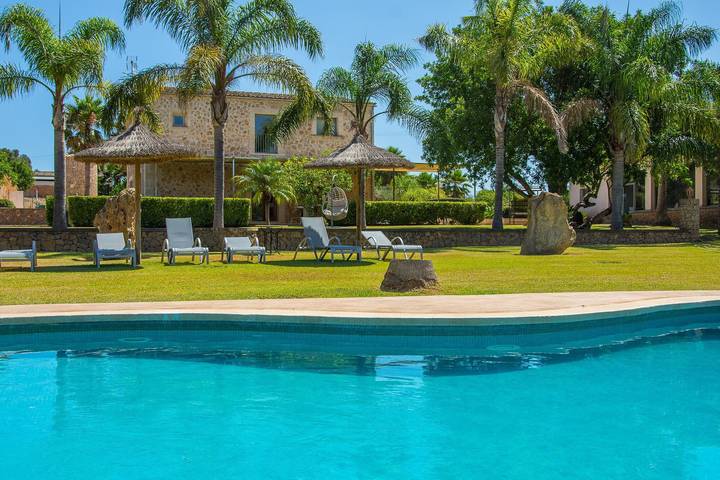 Ferienhaus für 10 Personen, mit Balkon und Whirlpool sowie Garten in Maria de la Salut
