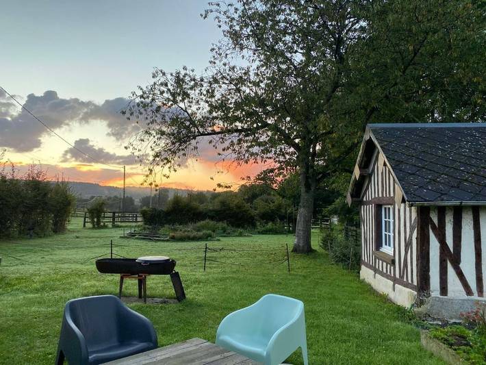 Location de vacances pour 3 personnes, avec terrasse et vue à Le Breuil-en-Auge