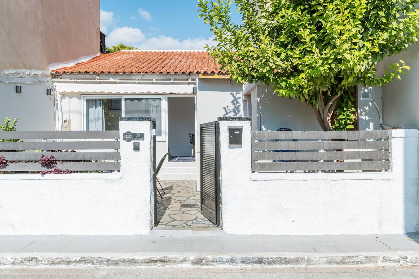 Ferienhaus 'Azure Nest' mit privater Terrasse, Wlan und Klimaanlage in Südküste Attikas