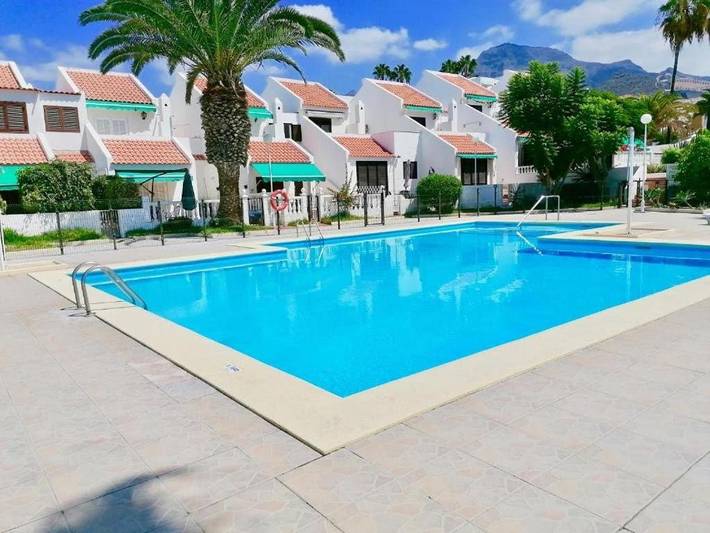 Bungalow para 6 personas, con piscina además de vistas y jardín, Familias con niños en Costa Adeje