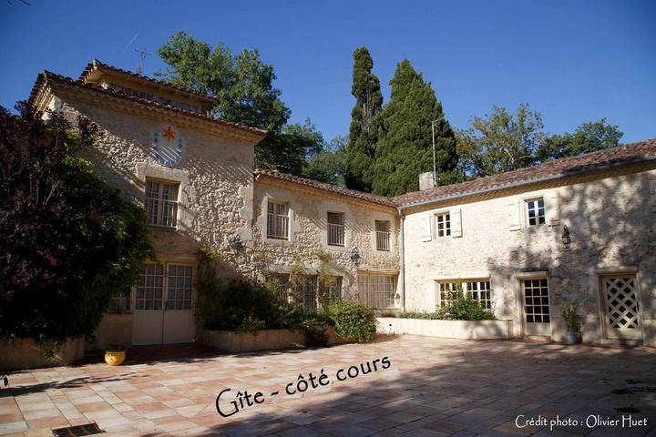 Maison d’hôte pour 3 personnes, avec terrasse ainsi que piscine et jardin, animaux acceptés