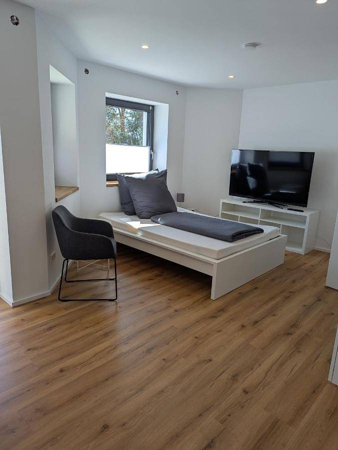Ferienwohnung für 2 Personen, mit Balkon und Terrasse sowie Garten