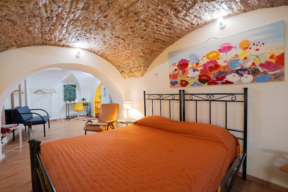 Vacation Home Full Center, Restaurants Pizzerias Supermarkets Airport Trains Metro in Catania, Catania Province