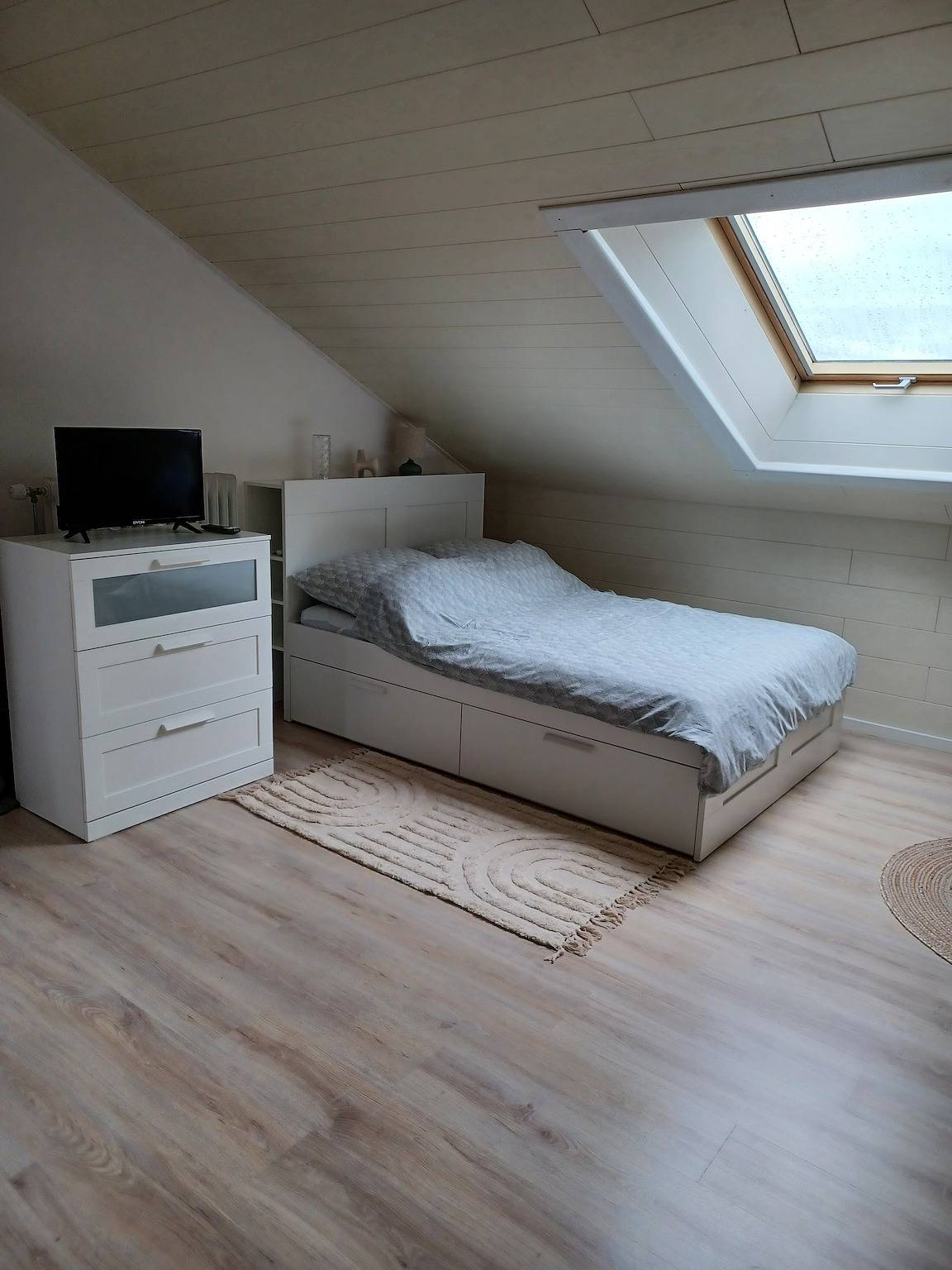Ganzes Studio, Studio 'Kampenwand' mit Bergblick, Balkon und Wi-Fi in Bad Endorf, Chiemsee