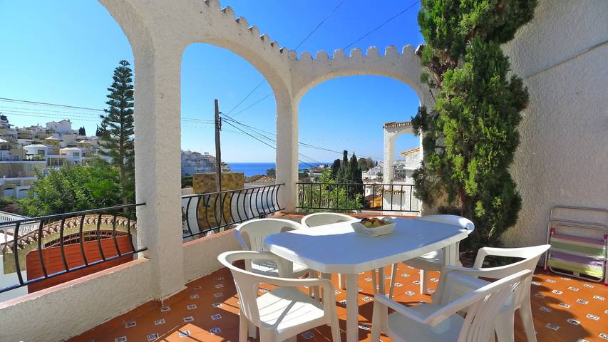 Vakantieappartement voor 5 personen, with zwembad and balkon as well as uitzicht op zee in Nerja