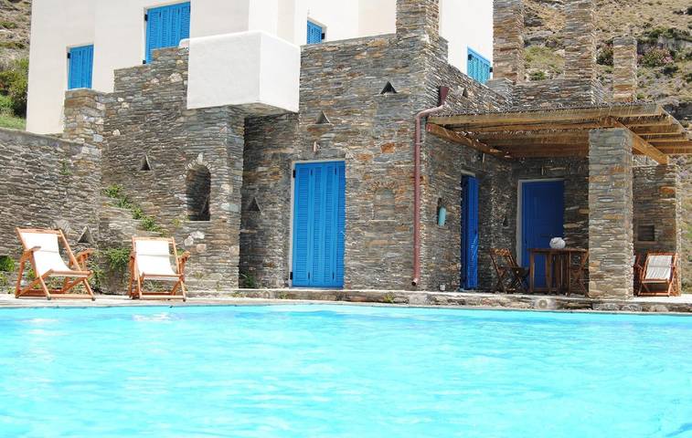 Ferienhaus für 4 Personen, mit Terrasse und Pool sowie Garten in Andros