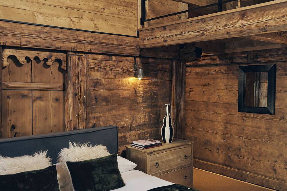 Chalet Lion Rouge: located on top of the picturesque village of Rougemont in Rougemont, Alpes Vaudoises