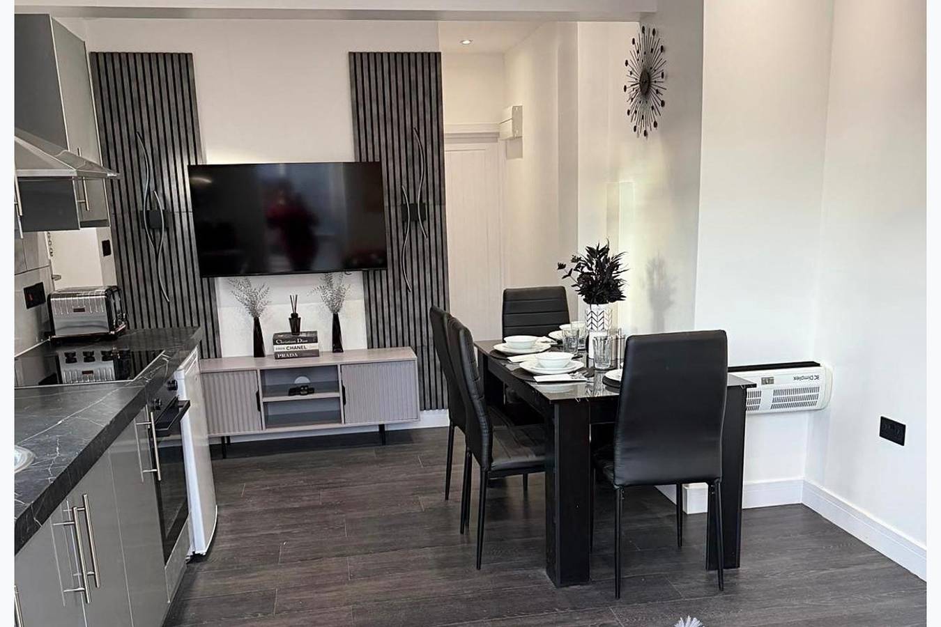 Entire vacation apartment, 2 Bed Apartment Sleeps 4 - Free Parking, Near o2 in Greenwich, London