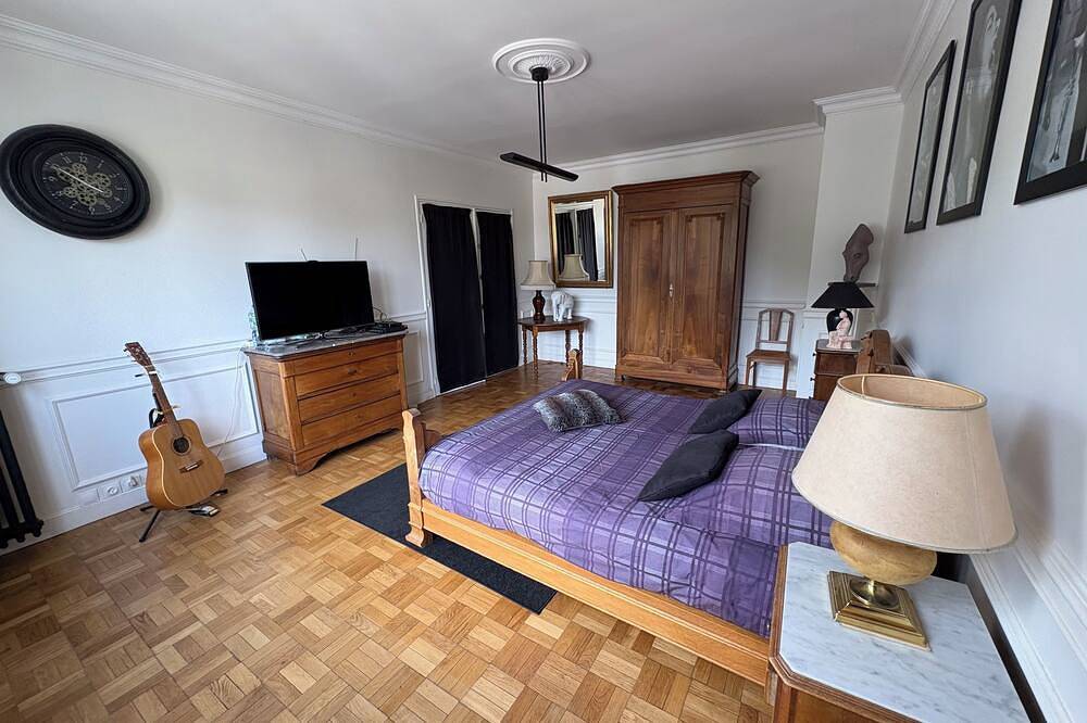 A Haven Of Peace On The Outskirts Of Paris in Clamart, Hauts-de-Seine