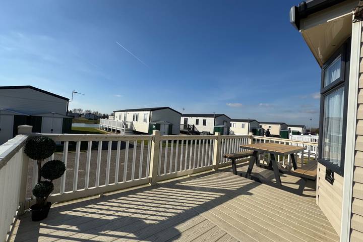 Vacation rental for 6 people, with Balcony and Lake view in England