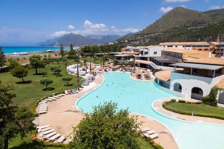Resort per 3 persone, con Balcone e Idromassaggio nonché Terrazza e Giardino in Provincia di Cosenza