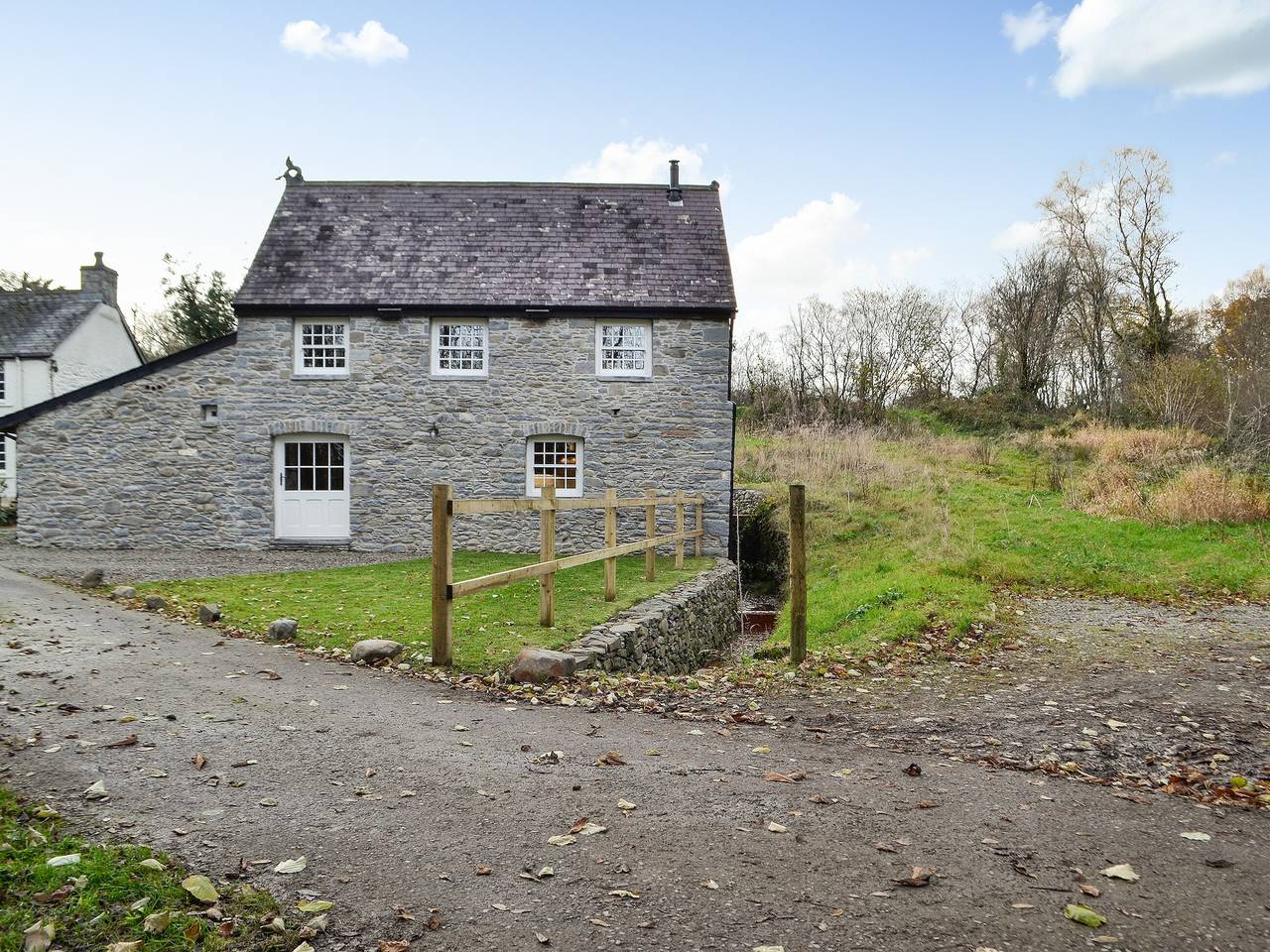 Log Cabin for 4 People in Ceredigion, Mid-Wales