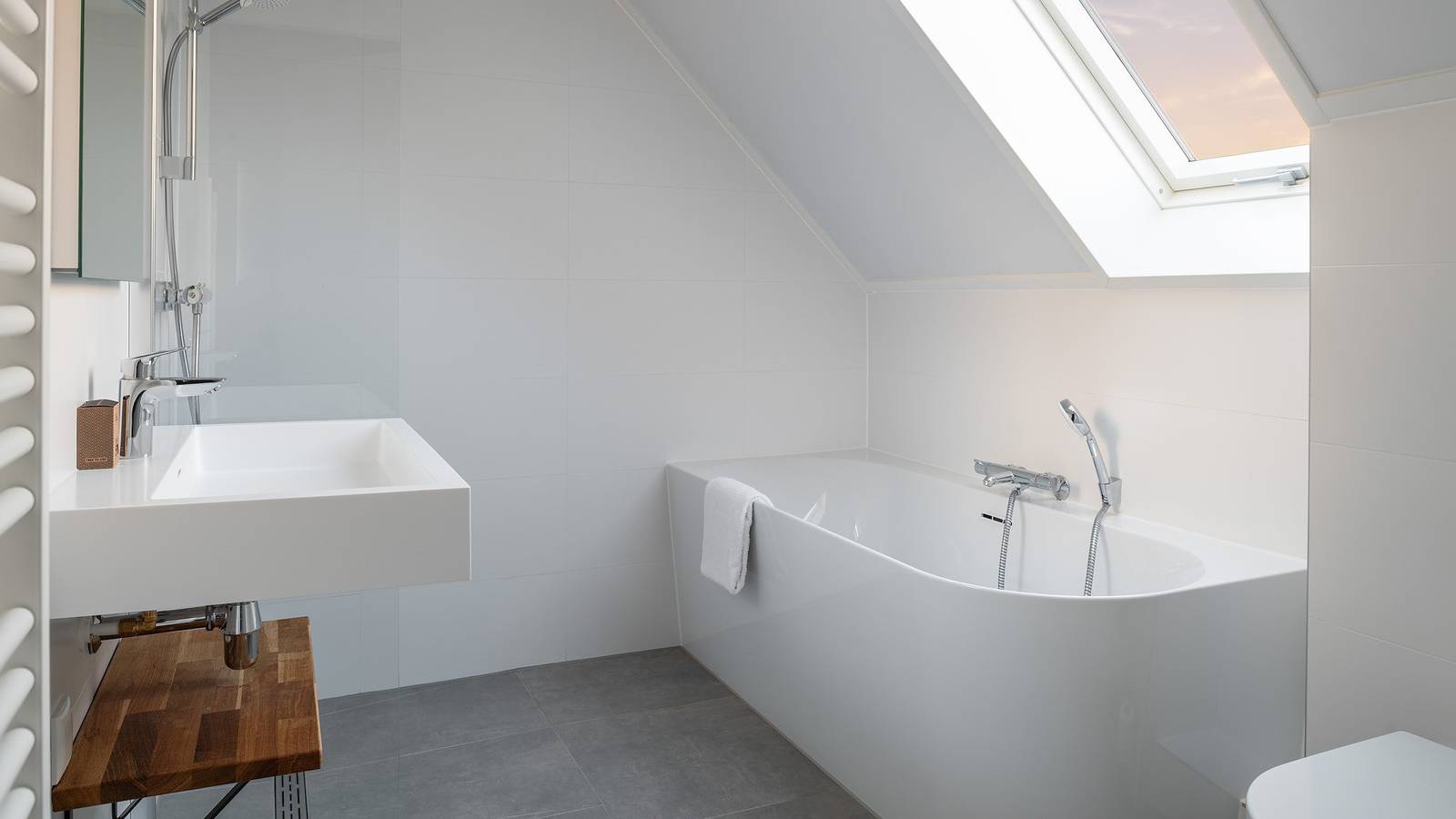 Awesome home in Nieuwvliet-Bad with 2 Bedrooms, Wifi and Private swimming pool in Nieuwvliet, Zeeland Coast