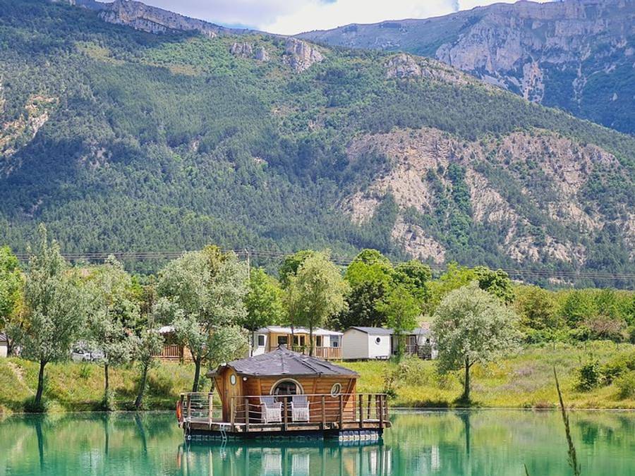 Camping le Lac Bleu - Ciela Village - Uniek 2 personen - Ciela Cabane Flottante - 1 slaapkamer (geen badkamer) in Châtillon-en-Diois, Die en omgeving