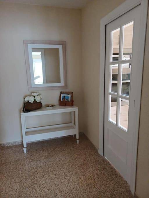 Appartement entier, Sunny, spacious 3 bedroom apartment with seaview - L1 Red line stop Paradis 2 min walk from rental in La Vila Joiosa, Costa Blanca