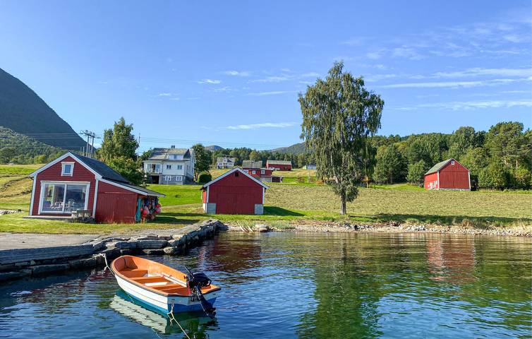Ferienhaus für 5 Personen, mit Terrasse und Garten in Vestnes - 2