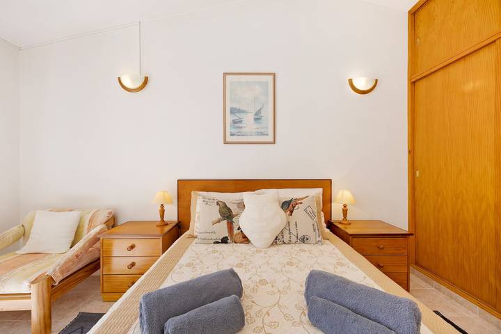 Studio entier, Studio « Estúdio Agostinho » avec terrasse privée et Wi-Fi in Luz, District de Faro