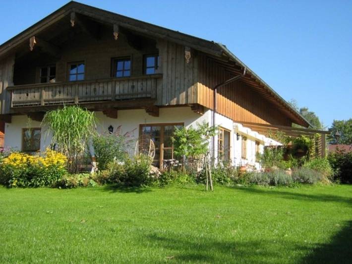 Ferienwohnung für 5 Personen, mit Balkon und Terrasse sowie Garten in Fischbachau