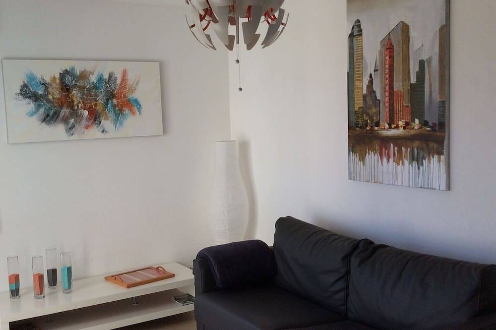 Apartamento entero, T2 muy tranquila, cerca de playas y centro de la ciudad, el mar y vistas a la montaña in L'Île-Rousse, Region de Calvi
