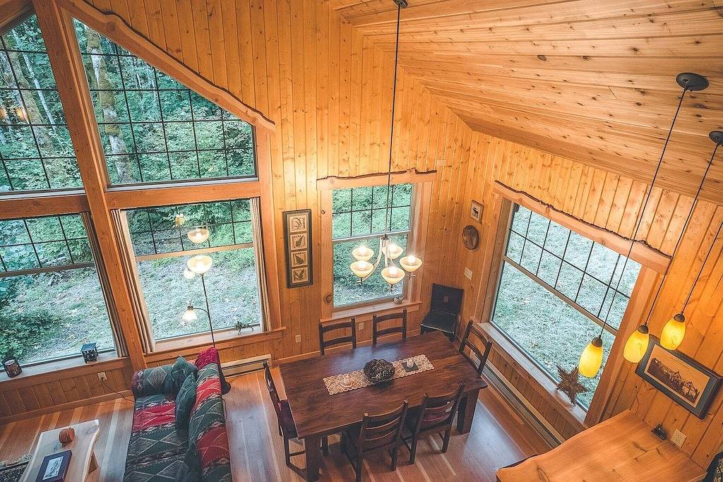 Charming, Artfully Crafted Cedar Springs Cabin, Secluded Forest, Bbq, Hot Tub in Welches, Mount Hood