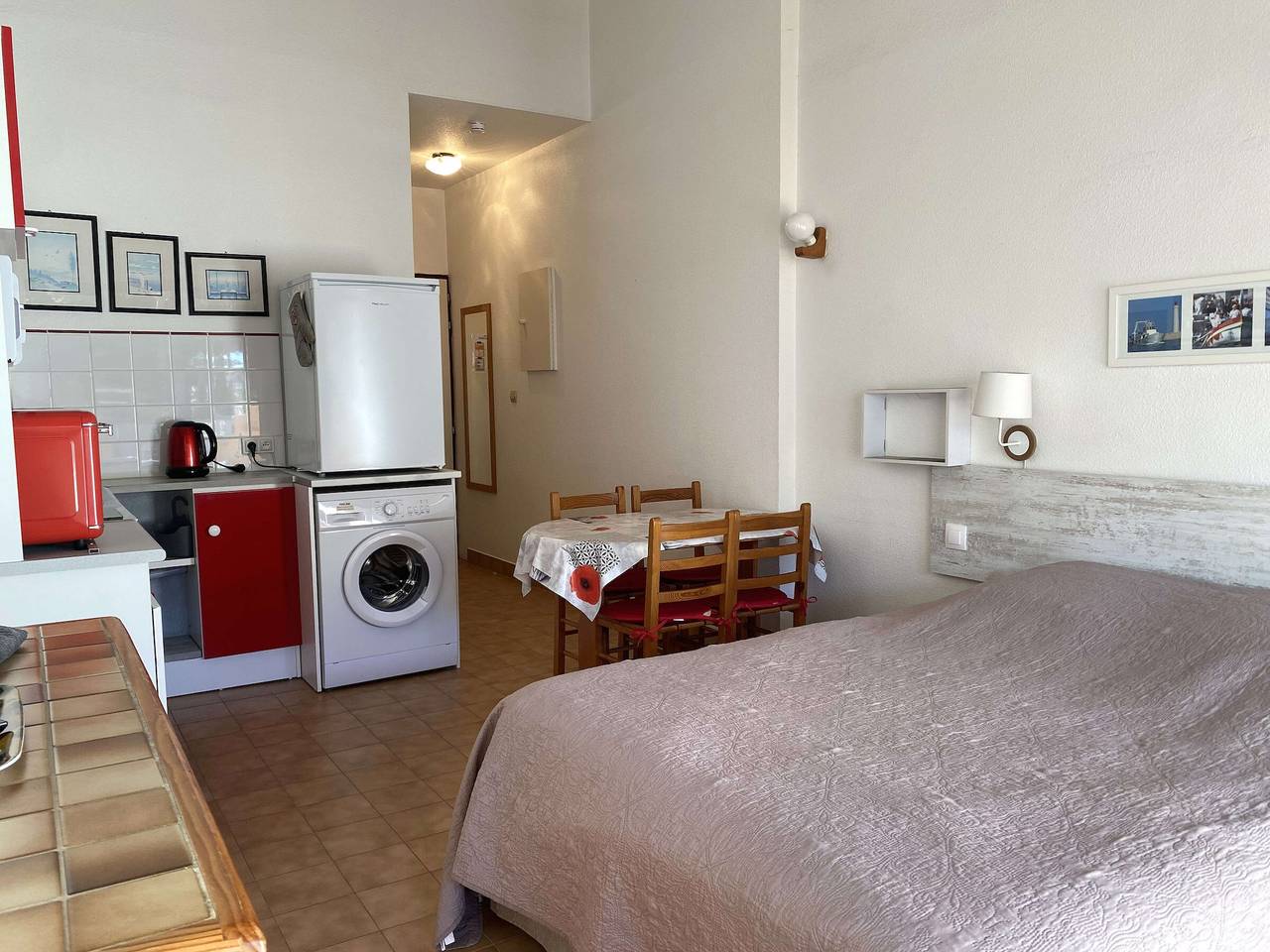 Entire studio, Charming Studio with Terrace, Parking, 15min Walk to Thermal Baths in Balaruc-les-Bains, Mediterranean Coast (France)