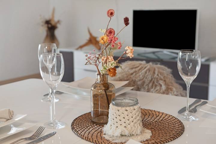Hel lejlighed, Apartment 'Geräumige Schöne Ferienwohnung' with Private Terrace, Balcony and Wi-Fi in Weingarten, Region Bodensee-Oberschwaben