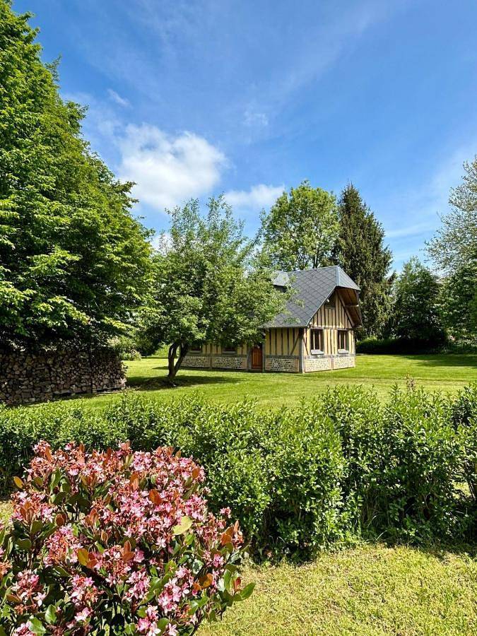 Location de vacances pour 4 personnes, avec vue et jardin à Lieurey