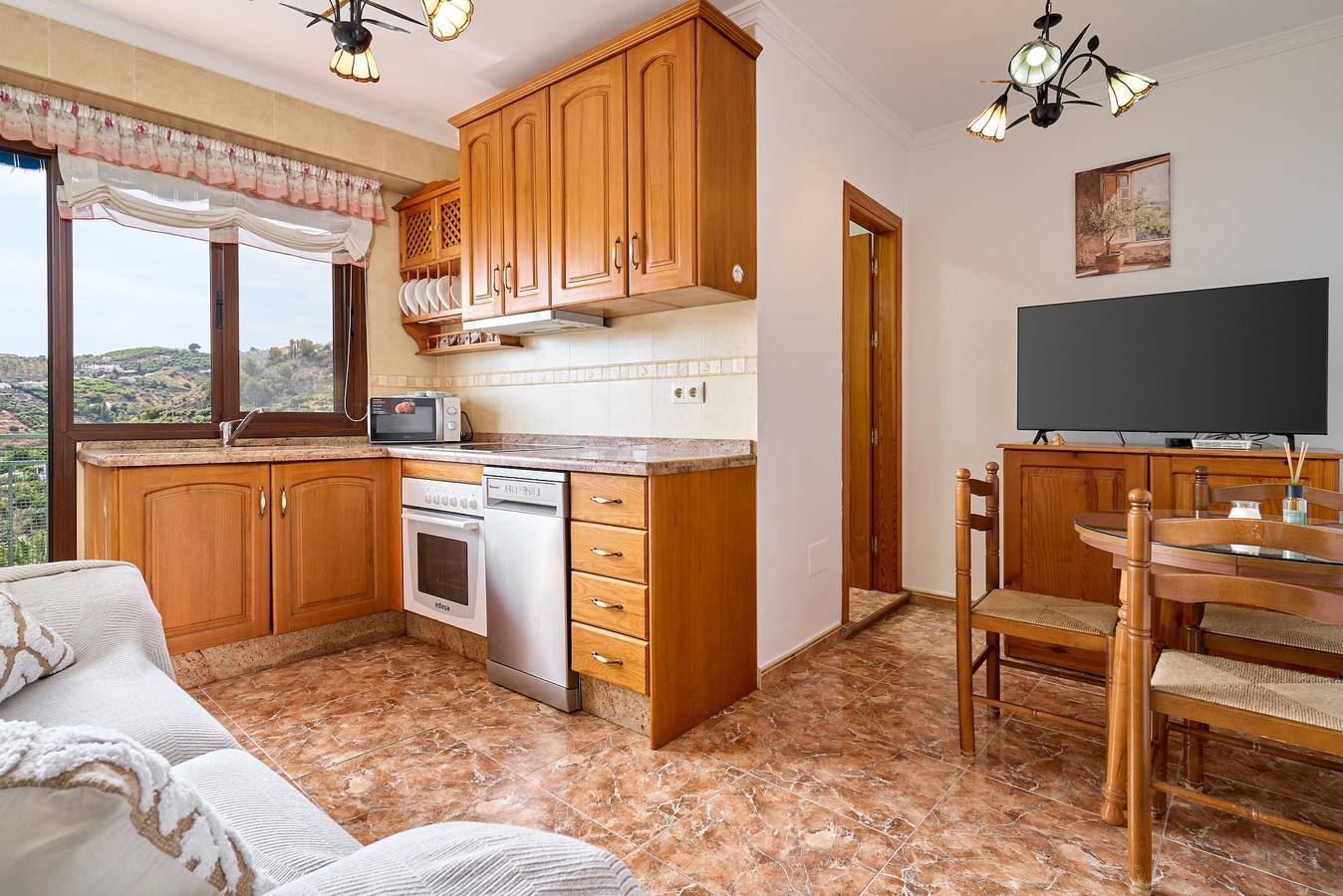 Casa vacacional 'Carmela' con vistas a la montaña, Wi-Fi y aire acondicionado in Frigiliana Road, Frigiliana
