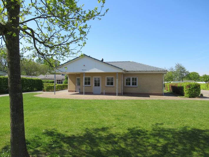 Ferienhaus für 32 Personen, mit Terrasse und Garten in Ellemeet