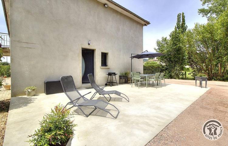 Gîte pour 4 personnes, avec Terrasse et Jardin à Thizy-les-Bourgs