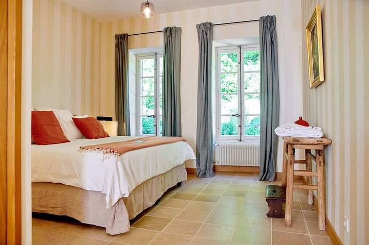 Location de vacances pour 16 personnes, avec jardin à Gevrey-Chambertin - 2