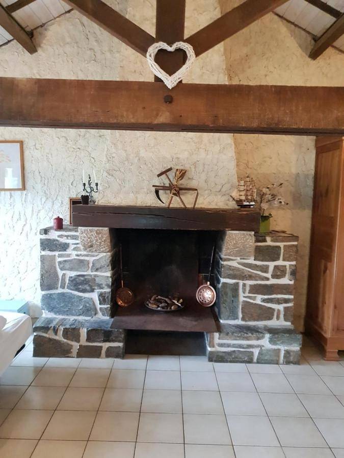 Family Room with Private Bathroom in Saint-Fulgent, Vallée de la Loire