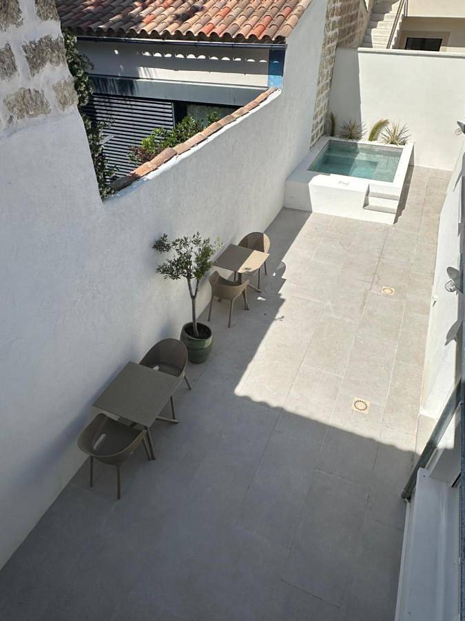 Chambre d’hôte pour 2 personnes, avec piscine et terrasse ainsi que jardin et vue à Aigues-Mortes - 2