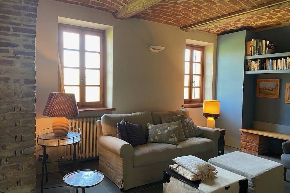Frere's Little House in Ferrere, Province d'Asti
