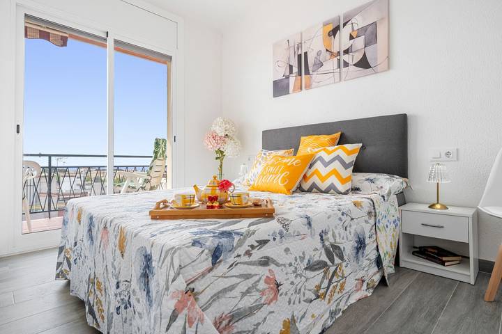 Apartamento entero, Apartamento 'Apartamento Moderno Soleado con vistas al mar, Wi-Fi y aire acondicionado in Torredembarra, Costa Dorada