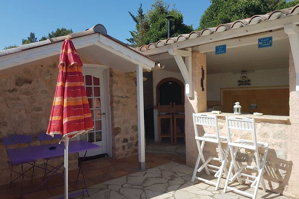 Ganze Wohnung, Petit Cabanon Independent apartment with beautiful summer kitchen in Ampus, Draguignan Region