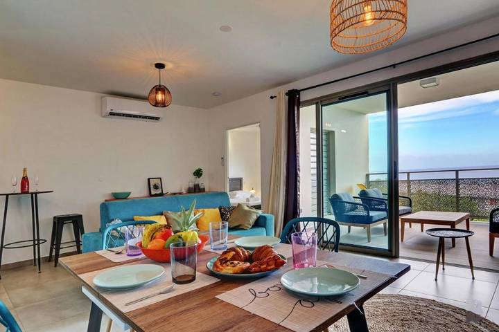 Gîte pour 4 personnes, avec vue et terrasse dans Plage de Saint-Leu