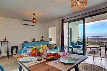 Gîte pour 4 personnes, avec vue et terrasse dans Plage de Saint-Leu