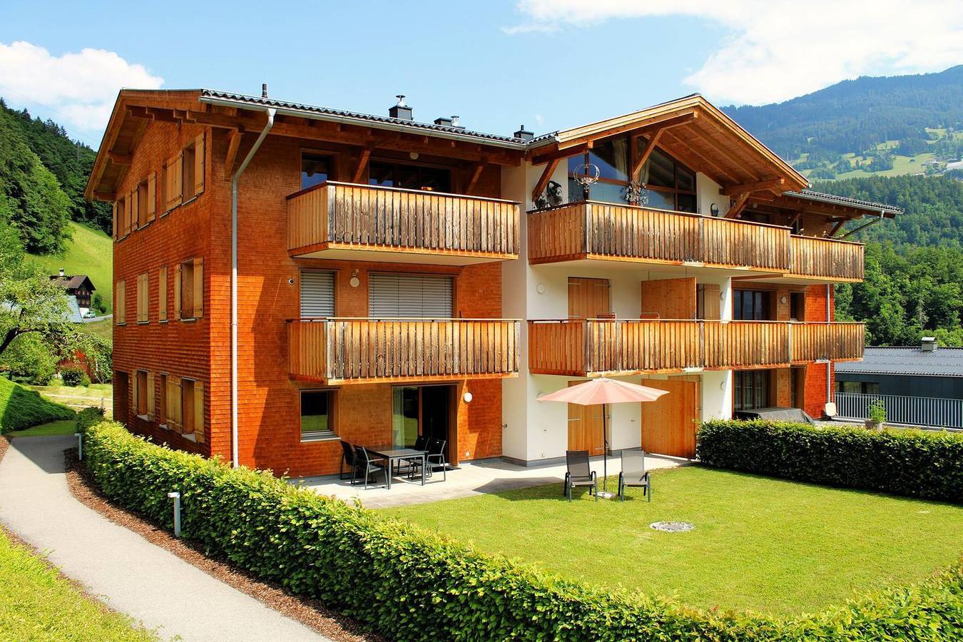 Ganze Wohnung, Moderne Ferienwohnung mit Garten, 2 Schlafzimmer, 70 m2, Tiefgarage in Tschagguns, Schruns-Tschagguns